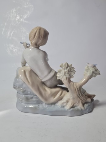 Статуэтка винтажная среднего размера Lladro "Мальчик с трубочкой", фарфор, 15 х 16 см, Испания, 1960-70гг.