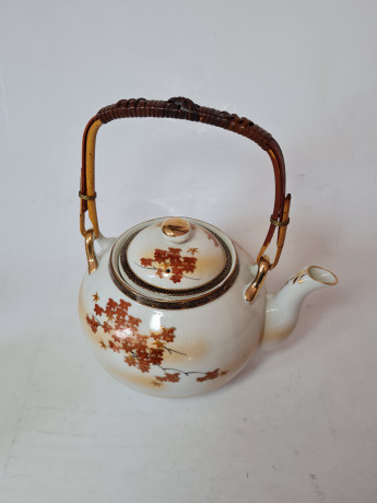 Фарфоровый чайный набор: чайник, молочник, сахарница, Япония, 1960-70гг.