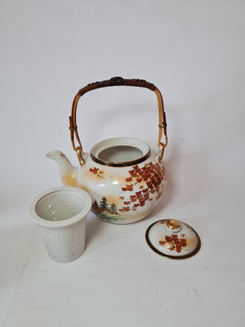 Фарфоровый чайный набор: чайник, молочник, сахарница, Япония, 1960-70гг.