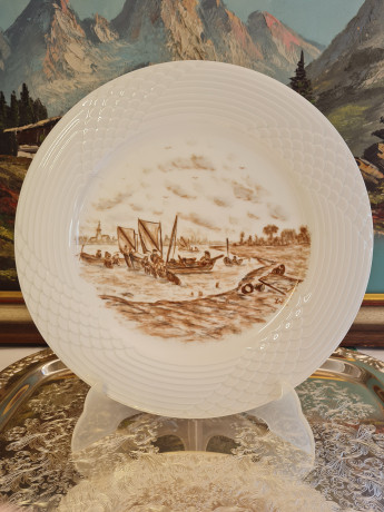 Hutschenreuther Белая фарфоровая тарелка с рисунком в коричневых тонах "На реке", 29 x 2,5 см, Германия, 1960-70гг.