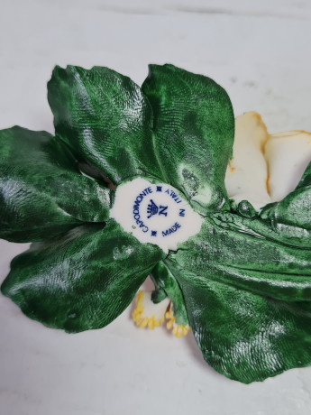 Фигурка винтажная Capodimonte "Ветка из 5 желтых бутонов и розовыми цветками",  фарфор, 12 x 6 x 3,5 см, Италия, 1960-1970гг.