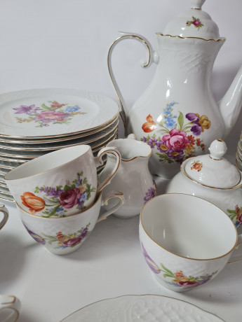 Schumann Arzberg Bavaria Чайный сервиз на 12 персон, белый фарфор с цветочным рисунком, фактурным узором и позолоченным ободком, Германия, 1960-70гг.