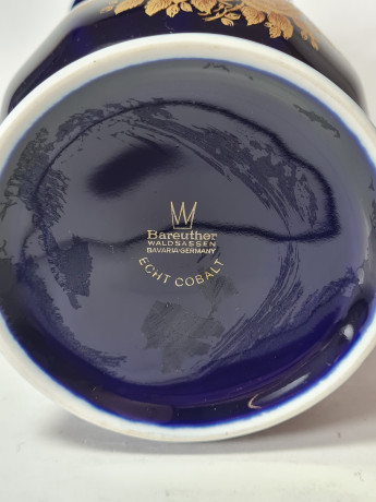 Bareuther Waldsassen Bavaria Ваза кобальт, темно-синий фарфор с позолоченным цветочным декором, 19,5 x 12,5 см, Германия, 1960-70гг.