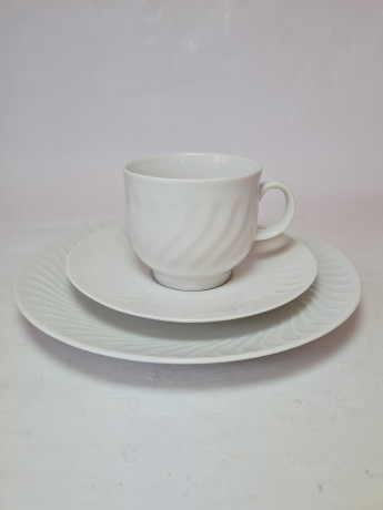 Кофейное трио винтажное Bareuther Waldsassen Bavaria, белый фарфор с декоративным фактурным узором, 9,5 x 6,5 см / 14,5 см / 20 см, Германия, 1960-70гг.