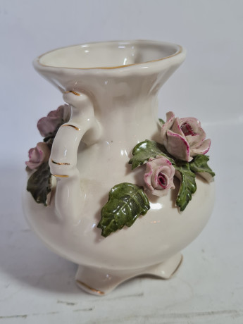 Ваза винтажная Poland Brody Parc с объемными цветами и ручками, керамика, 11.5 см, Польша, 1960-70гг.