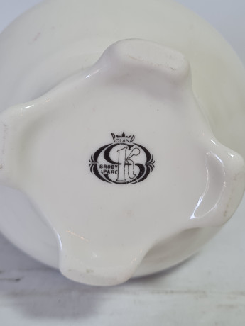 Ваза винтажная Poland Brody Parc с объемными цветами и ручками, керамика, 11.5 см, Польша, 1960-70гг.