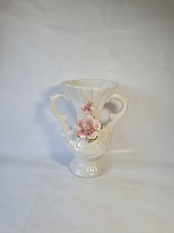 Ваза винтажная Capodimonte с двумя ручками и розой, фарфор, перламутр, 27,5 x 22 см, Италия, 1960-70гг.