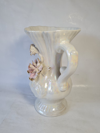 Ваза винтажная Capodimonte с двумя ручками и розой, фарфор, перламутр, 27,5 x 22 см, Италия, 1960-70гг.