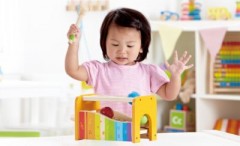 HAPE Xylophon und Hammerspiel ксилофон и молоток