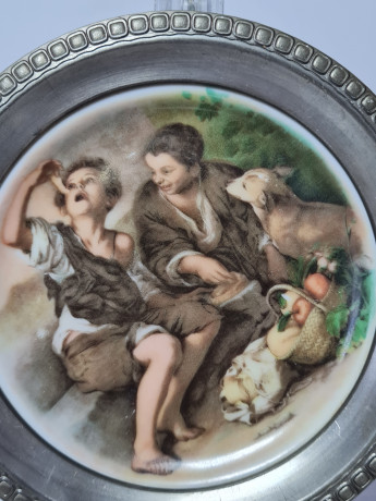 Декоративная тарелка в железной оправе винтажная Neuerer Qualitätsporzellan Bavaria, 12,5 x 2 см, Германия, 1960-70гг.