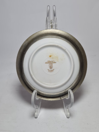 Декоративная тарелка в железной оправе винтажная Neuerer Qualitätsporzellan Bavaria, 12,5 x 2 см, Германия, 1960-70гг.