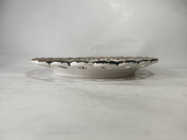 Тарелка декоративная винтажная Bassano с ярким цветочным декором, вырубная керамика, 25 см, Италия, 1960-70гг.