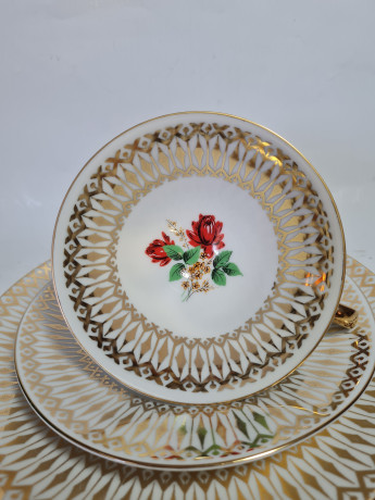 Чайное трио винтажное Winterling Marktleuthen Bavaria с алыми цветами и золотым декором, фарфор, Германия, 1960-70гг.
