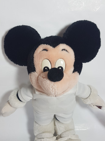 Игрушка мягкая винтажная Mickey Maus с теннисной ракеткой в белом костюме, 31 см, Германия, 1980-90гг.