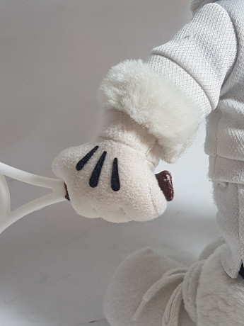 Игрушка мягкая винтажная Mickey Maus с теннисной ракеткой в белом костюме, 31 см, Германия, 1980-90гг.