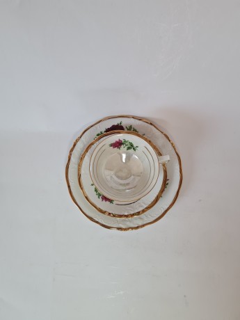 BM PLOAND Винтажное Чайное трио с ярким букетом роз, фактурным узором на блюдце и позолотой, Германия, 1960-70гг.