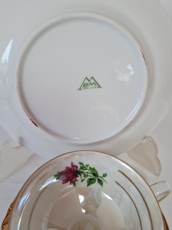 BM PLOAND Винтажное Чайное трио с ярким букетом роз, фактурным узором на блюдце и позолотой, Германия, 1960-70гг.