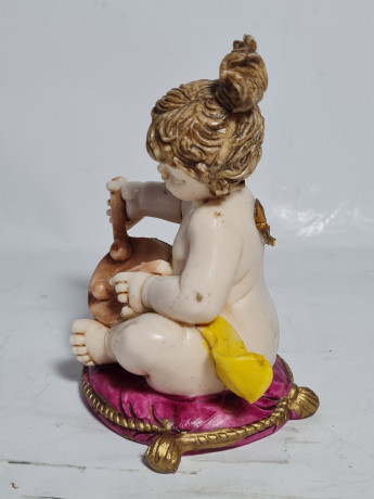Статуэтка винтажная "Девочка с барабаном", фарфор, 8 x 11,5 см, Италия, 1960-70гг.