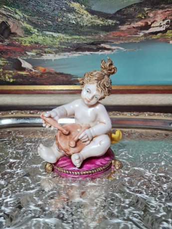 Статуэтка винтажная "Девочка с барабаном", фарфор, 8 x 11,5 см, Италия, 1960-70гг.