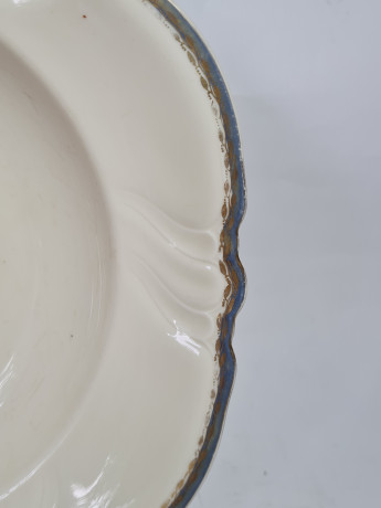 Тарелка винтажная Rosenthal с фигурным краем и золотисто-серебристой окантовкой, слоновая кость, фарфор, 25,5 x 4 см, Германия, 1960-1970гг.