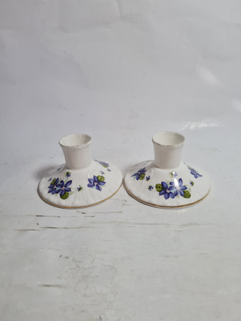 Подсвечник винтажный Royal Grafton, Fine Bone China England, коллекция Violets, декор в виде фиолетовых цветков, фарфор, 2 шт., 9 см, Англия, 1960-70гг.