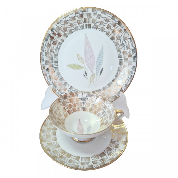 ELFENBEIN Чайное трио с обильной позолотой "Золотая флора", Германия, 1960-70гг. ELFENBEIN Чайное трио с обильной позолотой "Золотая флора", Германия, 1960-70гг.