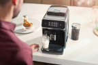 Philips Philips Kaffeevollautomat 2200 Serie EP2220/10, fur 2 Kaffeespezialitaten und anpassbarer Aromastarke, mattschwarz  Полностью автоматическая кофемашина Philips серии 2200 EP2220/10, для приготовления 2 видов кофе и регулируемой крепости аромата, м