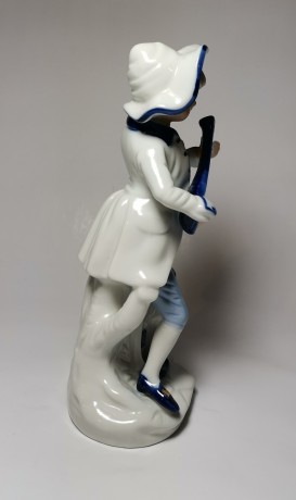 German Porcelain, Коллекционная фарфоровая статуэтка рококо с позолотой "Музыкант с собакой" 20см, 1960-1970гг.