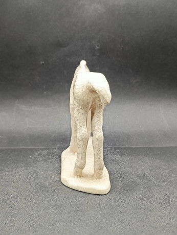 Статуэтка винтажная "Лошадь" среднего размера, в стиле майолика, кракелюр, фарфор, 15 см, Италия, 1970-80гг.