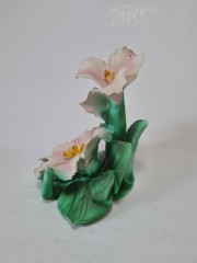 Статуэтка винтажная Capodimonte &quot;Розовые цветы&quot; среднего размера, фарфор, 15 х 15 см, Италия, 1960-70гг.