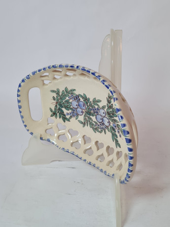 Фруктовница винтажная Hindel Anger Keramik с лиловыми ягодами, фигурный край, керамика, 18.5 см, Германия, 1960-70гг.