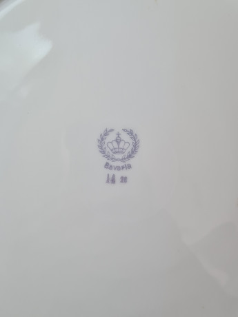 Тарелка с разноцветным цветочным рисунком и позолоченным узором, 29 x 4 см, Германия, 1960-70гг.