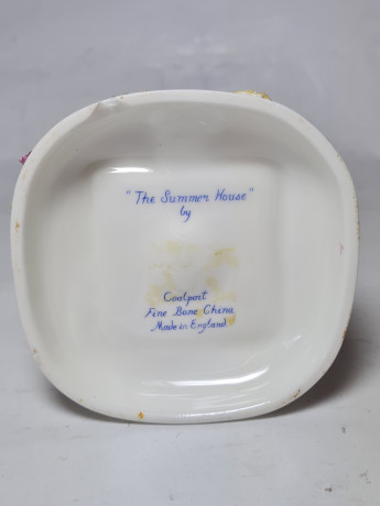 Coalport Fine Bone China England Фарфоровый летний домик с цветочным декором, 11 x 8,5 см, Англия, 1960-70гг.