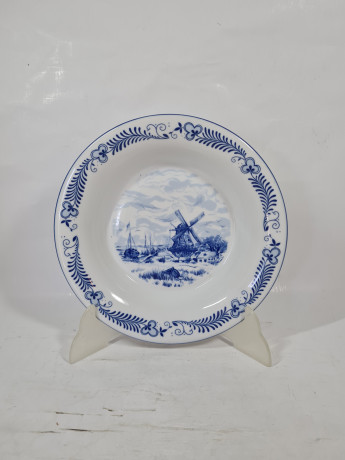 Тарелка винтажная Freiberger Porzellan суповая, Inglasur GDR "Мельница", фарфор, 21.5 см, Германия, 1960-70гг.