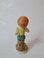 Goebel Статуэтка &quot;Мальчик на пенечке&quot;, 14см х 6см, Германия, 1960-70гг.