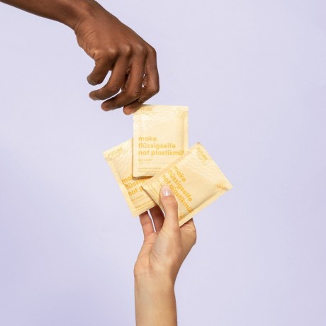 FUTURE STORIES Starterset Flussigseife Pulver Hafermilch & No-Honey inkl. Pumpspender  Стартовый набор жидкого мыла с овсяным молоком и без меда, включая помпу-дозатор