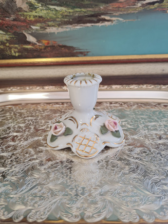 Подсвечник винтажный K D, белый фарфор с декором из роз и с позолотой, 7 x 10 см, Германия, 1960-70гг.