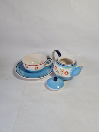 Набор посуды для чая винтажный Fine Ceramics Chacult, бело-голубая керамика с изображением кошек и цветочного декора: чайник 19 x 11 см, чашка 13,5 x 6 см, блюдце 17,5 см, Тайланд, 1960-70гг.