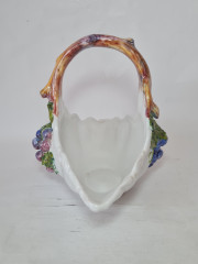 Белая керамическая корзина с декором в виде винограда Bassano Italy, 28 x 19 x 23 см, Италия, 1960-70гг.