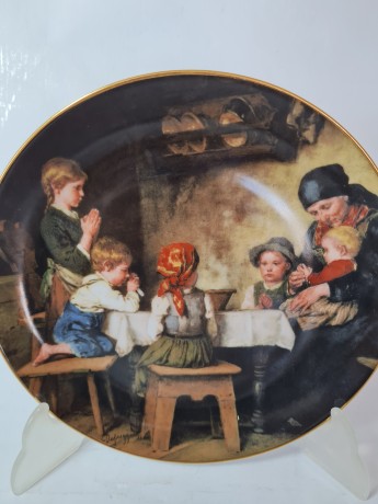 Тарелка декоративная винтажная Lilien Porzellan "Молитва перед ужином", коллекционная, №154K, худ. Ф. Дефреггер, 20 см, Австрия, 1988г.