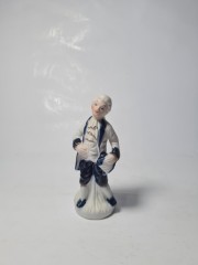 Винтажная фарфоровая статуэтка мужчины в викторианском стиле, 4.5см x 12см, Германия, 1960-70гг.