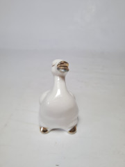 Santa Rufina im Still  Белая фарфоровая фигурка &quot;Гусь с золотым клювом&quot;, 7 x 6 см, Германия, 1960-70гг.