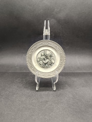 Тарелка декоративная винтажная WMF "Рембрандт. Автопортрет с Саскией", объемный декор, олово, 26 см, Германия, 1960-70гг.