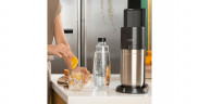 SodaStream SodaStream Wassersprudler Duo Titan Starter-Set schwarz, inkl. Glasflasche, CO?-Zylinder schwarz Стартовый набор для приготовления газировки SodaStream Duo Titan, черный, включая стеклянную бутылку и баллон с CO2.