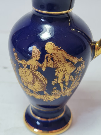 Ваза винтажная Limoges France, темно-синий фарфор с золотым декором "Влюбленная пара", 9,5 x 6,5 см, Франция, 1960-70гг.