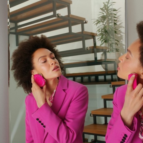 FOREO Mikrostromgerat zur Gesichtsstraffung Микротоковый аппарат для подтяжки лица